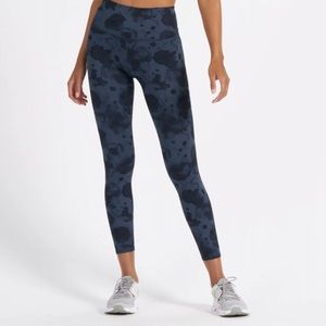 NWT Vuori Studio Printed Legging